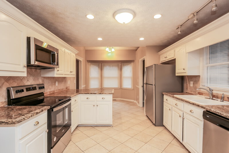 2,355/Mo, 710 Maggie Mae Lane Lawrenceville, GA 30045 Kitchen View