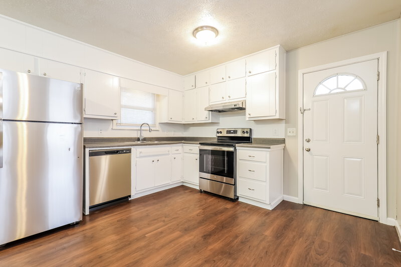 2,450/Mo, 2796 Kathie Lane Ellenwood, GA 30294 Kitchen View