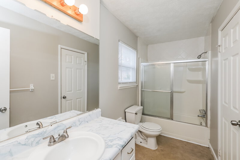 2,450/Mo, 2796 Kathie Lane Ellenwood, GA 30294 Bathroom View