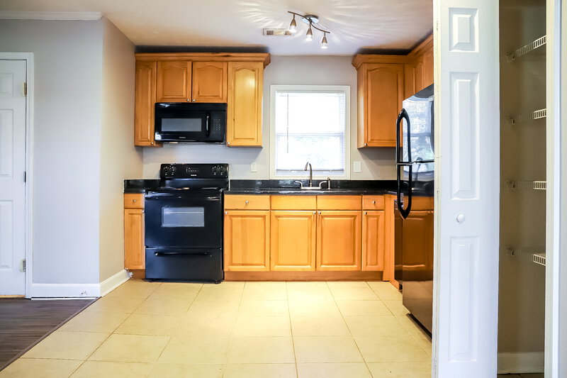 1,600/Mo, 302 Wren Circle Austell, GA 30168 Kitchen View