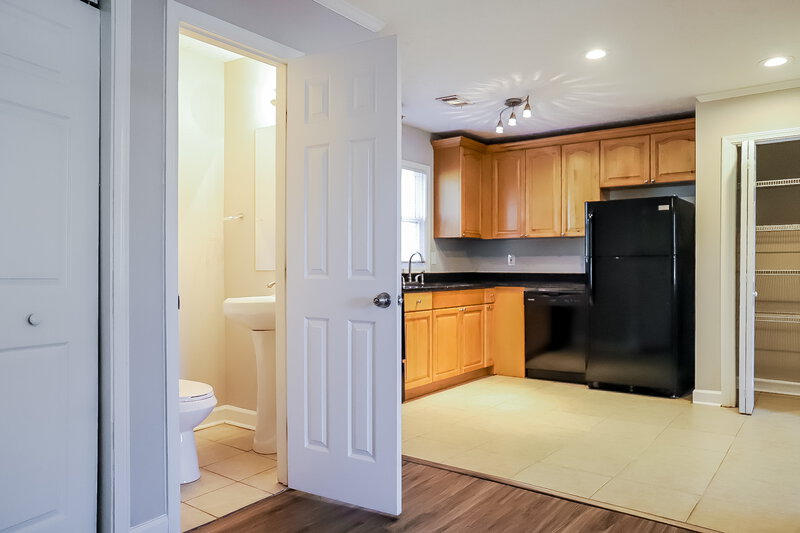 1,600/Mo, 302 Wren Circle Austell, GA 30168 Kitchen View 2