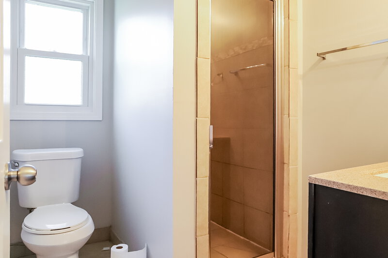 1,600/Mo, 302 Wren Circle Austell, GA 30168 Main Bathroom View