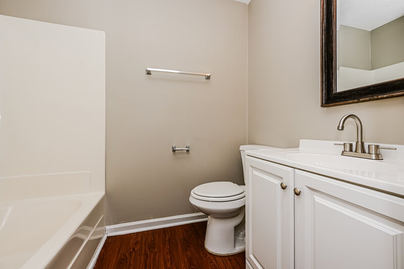 1,790/Mo, 1161 Salisbury Trl Riverdale, GA 30296 Main Bathroom View