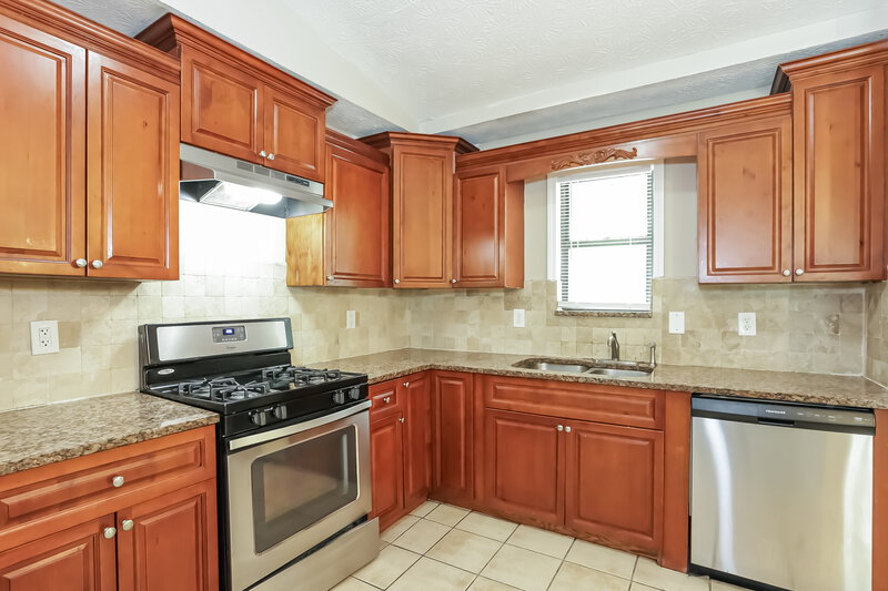 2,630/Mo, 4172 Summer Place Snellville, GA 30039 Kitchen View
