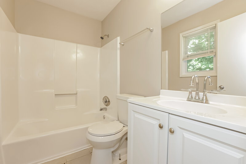 2,630/Mo, 4172 Summer Place Snellville, GA 30039 Main Bathroom View