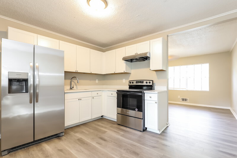 1,395/Mo, 8270 Attleboro Drive Jonesboro, GA 30238 Kitchen View 2