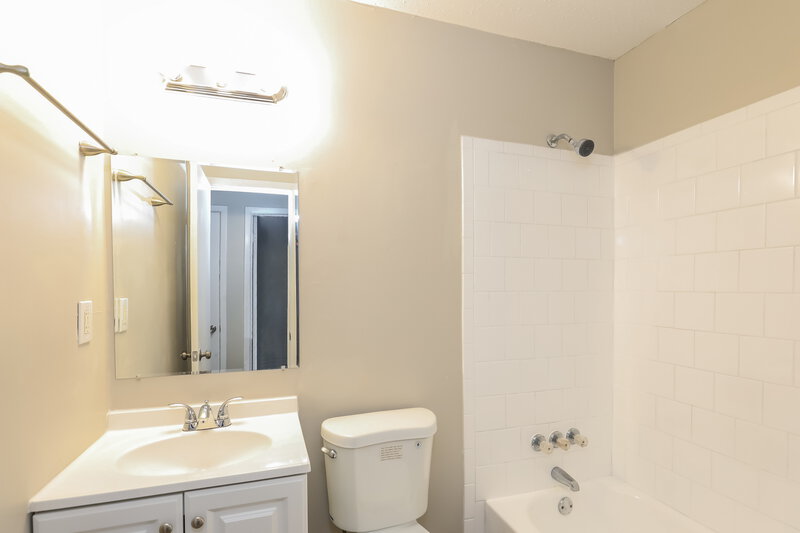 1,395/Mo, 8270 Attleboro Drive Jonesboro, GA 30238 Bathroom View