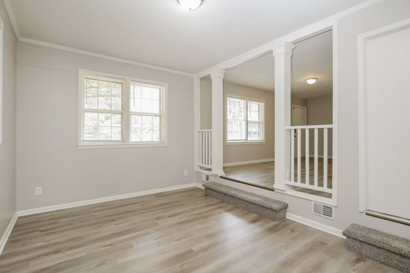 2,200/Mo, 1556 Wren Road Jonesboro, GA 30238 Living Room View 2