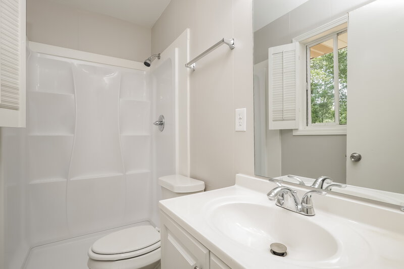 2,200/Mo, 1556 Wren Road Jonesboro, GA 30238 Bathroom View