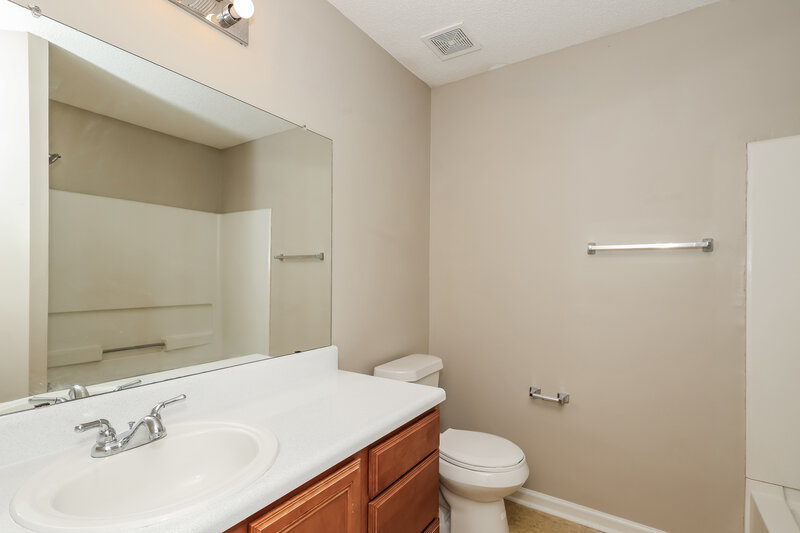 1,700/Mo, 1462 Riverrock Ct Riverdale, GA 30296 Bathroom View 2