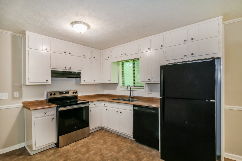 1,720/Mo, 233 Lucan Way Riverdale, GA 30274 Kitchen View