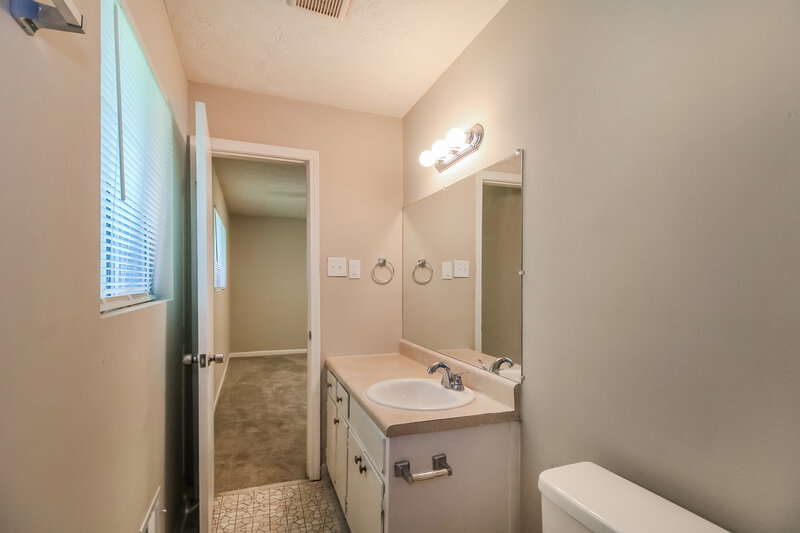 1,720/Mo, 233 Lucan Way Riverdale, GA 30274 Main Bathroom View