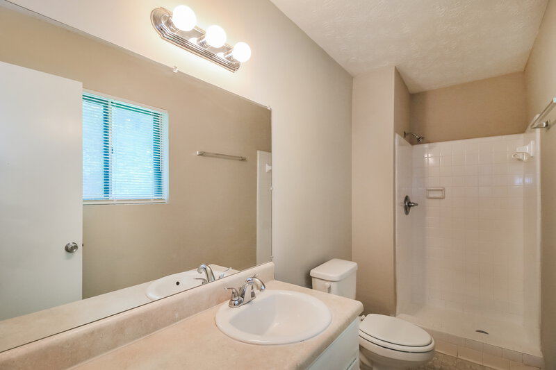 1,720/Mo, 233 Lucan Way Riverdale, GA 30274 Main Bathroom View 2