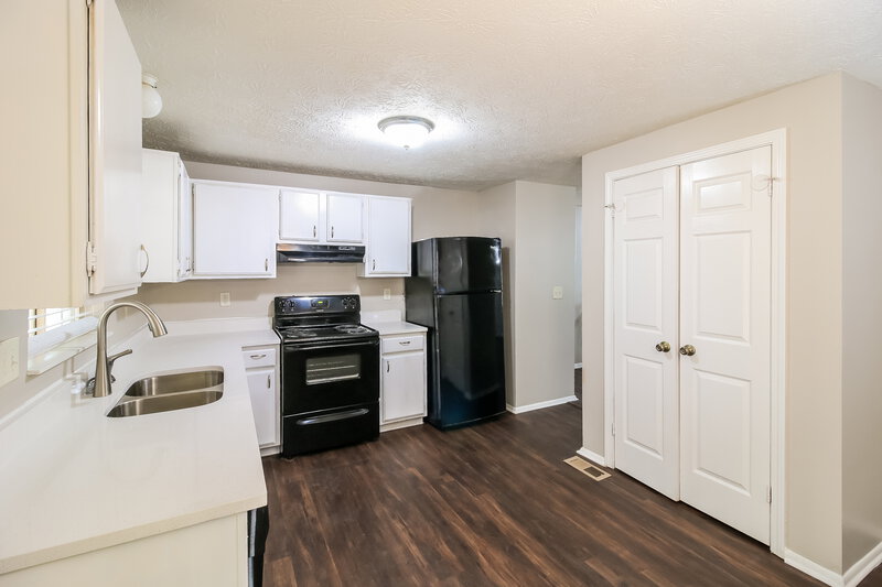 2,130/Mo, 6818 Graves Mill Drive Norcross, GA 30093 Kitchen View