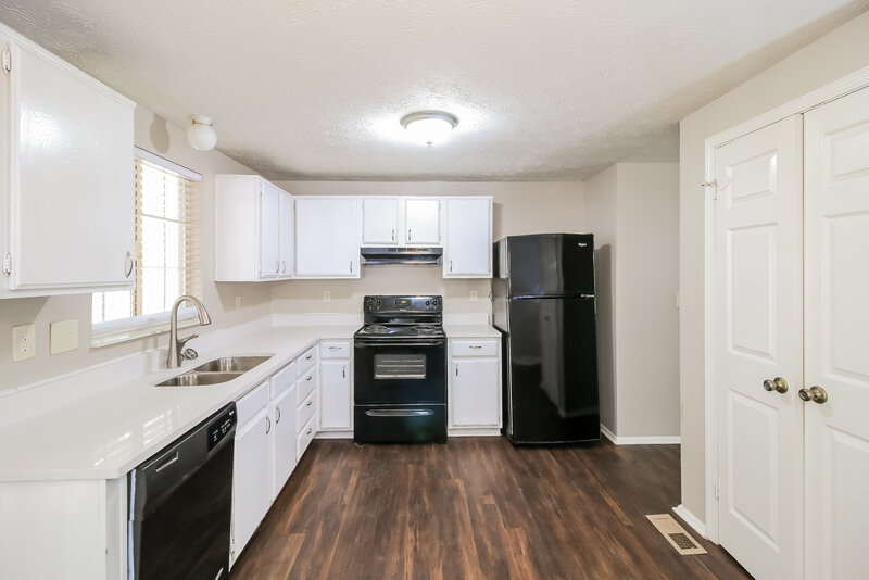 2,130/Mo, 6818 Graves Mill Drive Norcross, GA 30093 Kitchen View 2