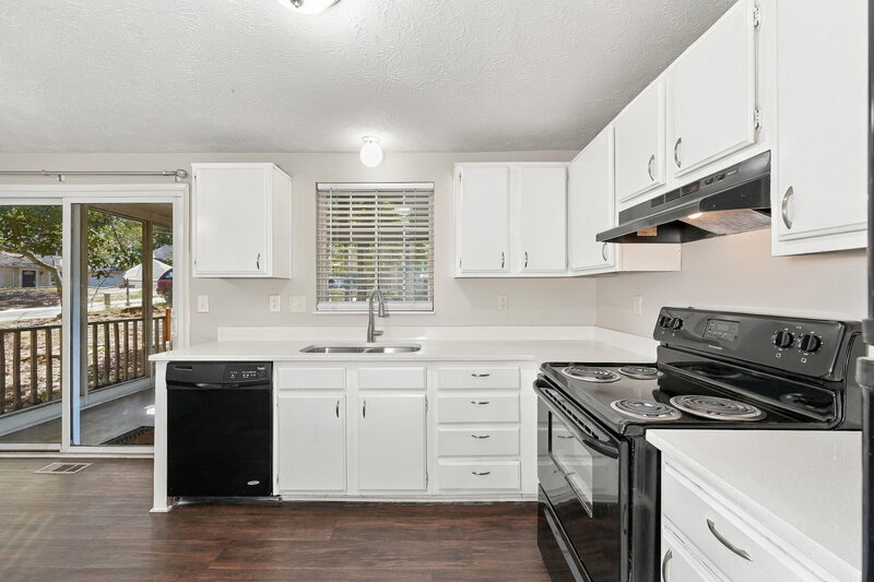 2,250/Mo, 6818 Graves Mill Drive Norcross, GA 30093 Kitchen View