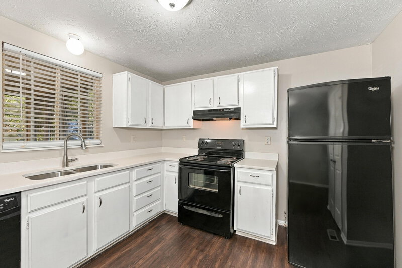 2,250/Mo, 6818 Graves Mill Drive Norcross, GA 30093 Kitchen View 2