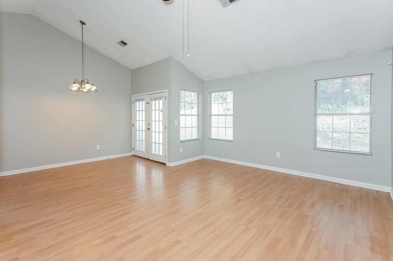 1,725/Mo, 702 Fair Harbor Drive Lithonia, GA 30058 Living Room View