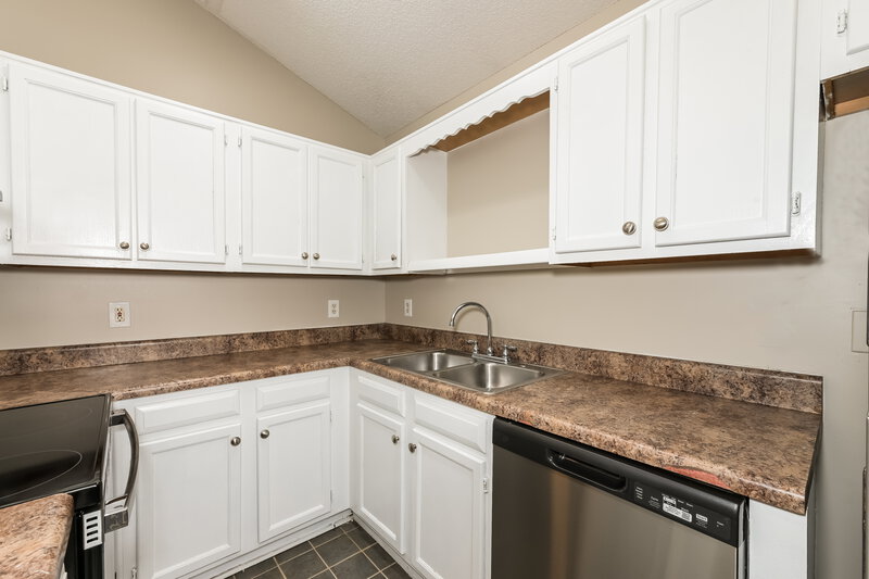 1,725/Mo, 702 Fair Harbor Drive Lithonia, GA 30058 Kitchen View