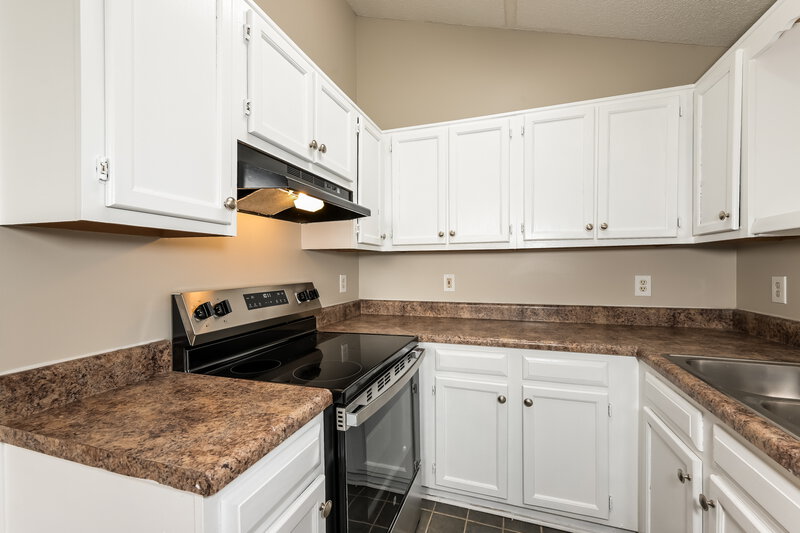 1,725/Mo, 702 Fair Harbor Drive Lithonia, GA 30058 Kitchen View 2