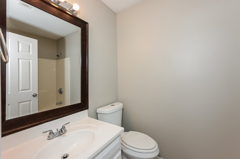 1,725/Mo, 702 Fair Harbor Drive Lithonia, GA 30058 Bathroom View