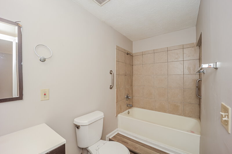 1,735/Mo, 6160 Connell Road Atlanta, GA 30349 Main Bathroom View