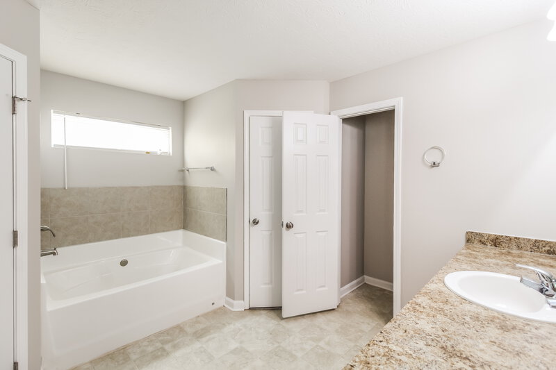 1,745/Mo, 160 Avery Drive Covington, GA 30016 Main Bathroom View