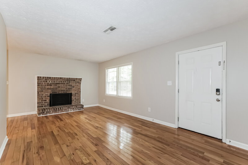 1,625/Mo, 4934 Liberty Ct Stone Mountain, GA 30087 Living Room View