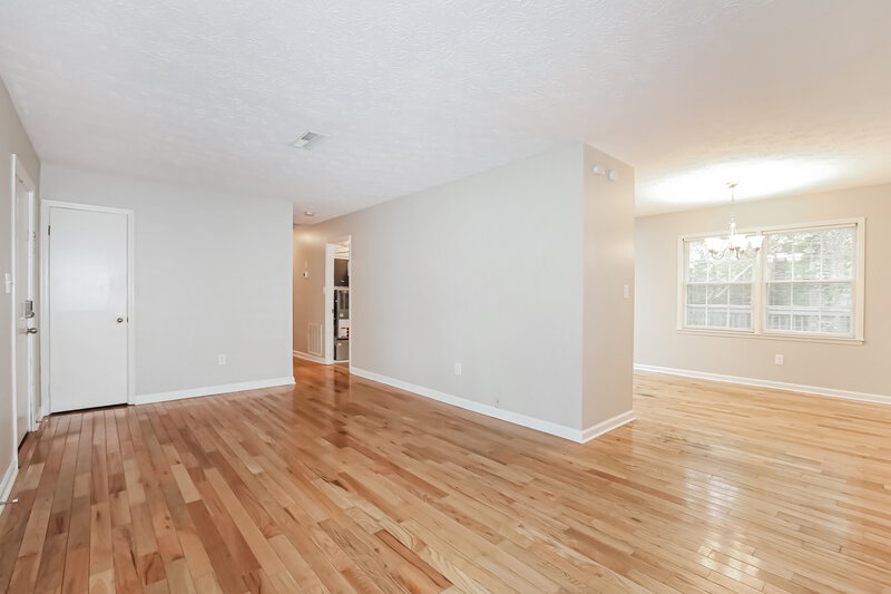 1,625/Mo, 4934 Liberty Ct Stone Mountain, GA 30087 Living Room View 2