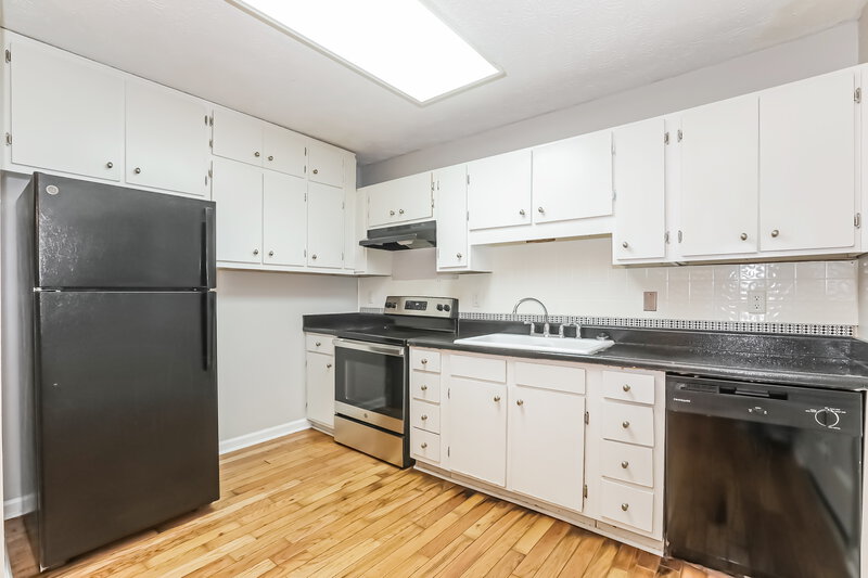 1,625/Mo, 4934 Liberty Ct Stone Mountain, GA 30087 Kitchen View 2