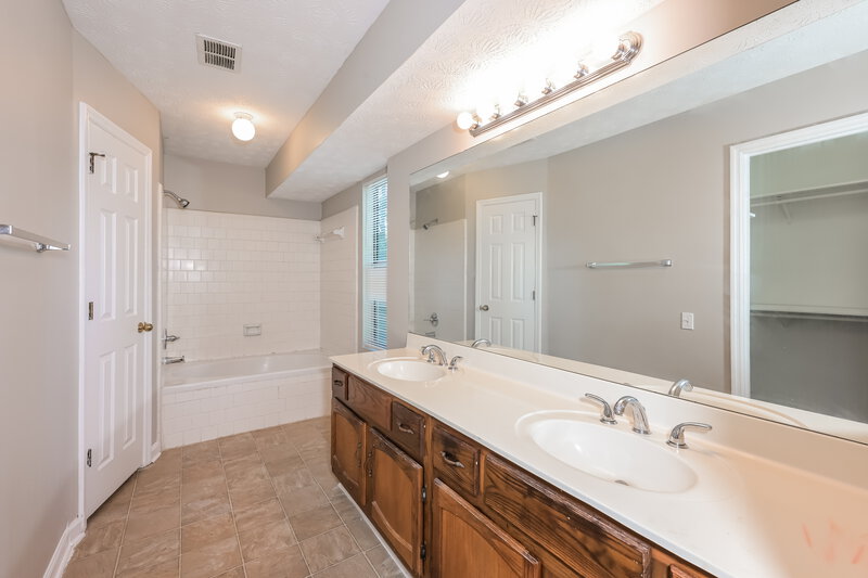 2,870/Mo, 3041 Savannah Bay Court Snellville, GA 30078 Main Bathroom View
