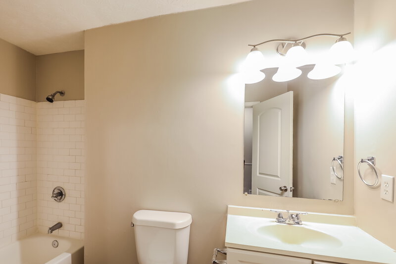 1,810/Mo, 8368 Dundy Court Jonesboro, GA 30238 Bathroom View