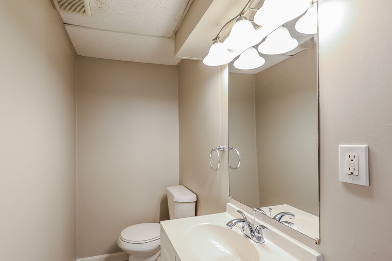 1,810/Mo, 8368 Dundy Court Jonesboro, GA 30238 Bathroom View 2