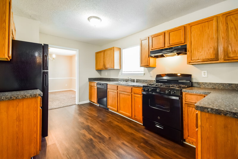 2,565/Mo, 6065 Hitt Lake Trail Stone Mountain, GA 30087 Kitchen View