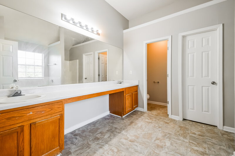 2,565/Mo, 6065 Hitt Lake Trail Stone Mountain, GA 30087 Main Bathroom View
