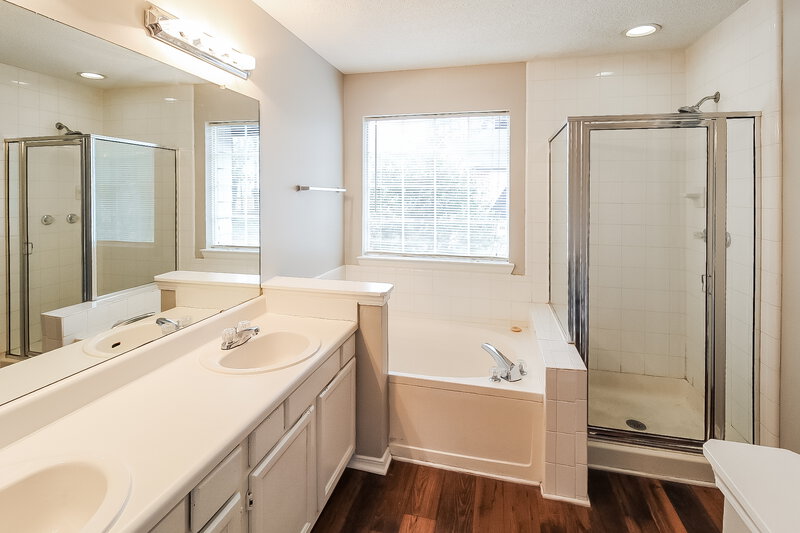 3,010/Mo, 1015 Redan Trace Stone Mountain, GA 30088 Main Bathroom View