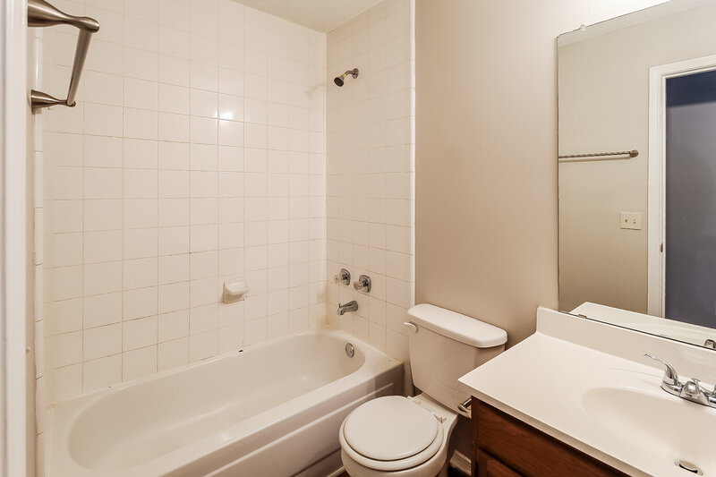3,010/Mo, 1015 Redan Trace Stone Mountain, GA 30088 Bathroom View