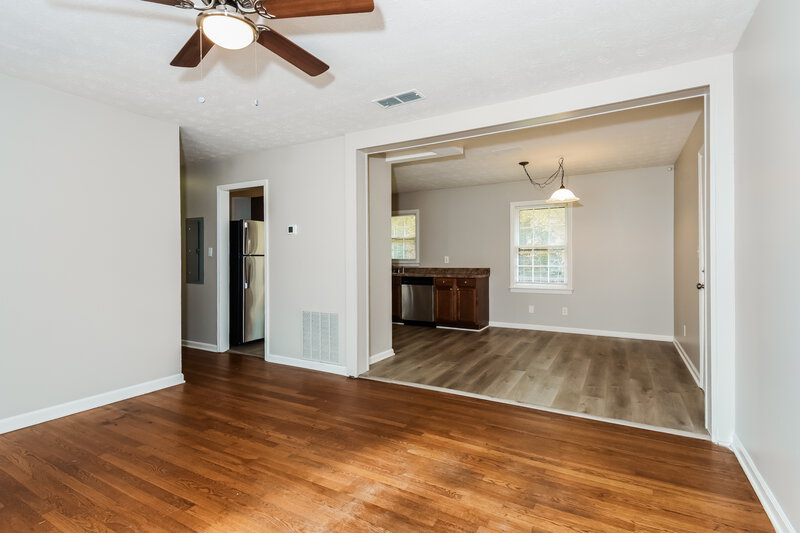2,300/Mo, 4355 Donegal Circle Lithia Springs, GA 30122 Living Room View 2