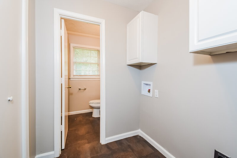 2,300/Mo, 4355 Donegal Circle Lithia Springs, GA 30122 Laundry Room View