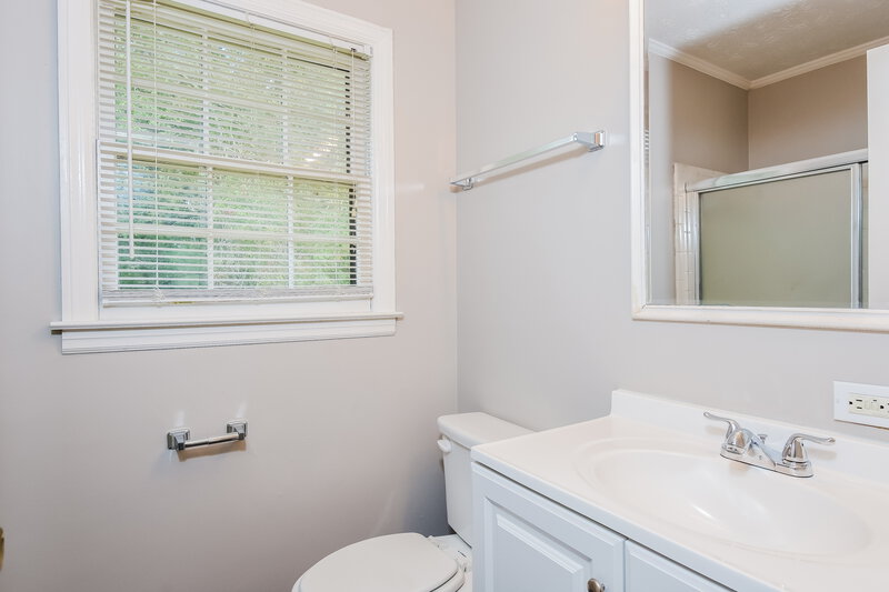 2,300/Mo, 4355 Donegal Circle Lithia Springs, GA 30122 Bathroom View
