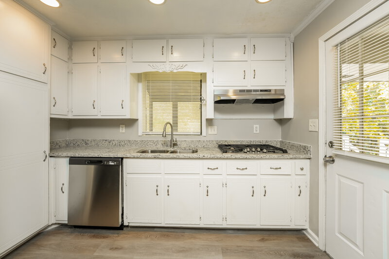 2,195/Mo, 3316 Concord Corner Conyers, GA 30013 Kitchen View