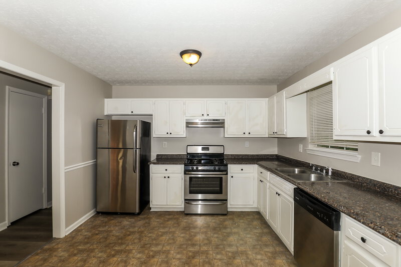 2,040/Mo, 8803 Ansley Way Jonesboro, GA 30238 Kitchen View