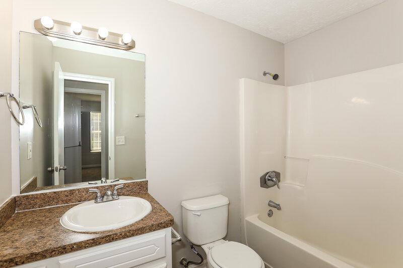 2,040/Mo, 8803 Ansley Way Jonesboro, GA 30238 Bathroom View