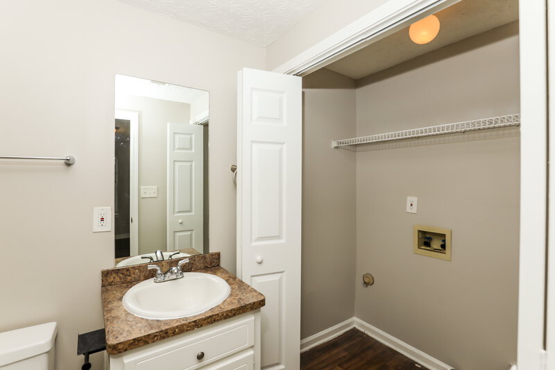 2,040/Mo, 8803 Ansley Way Jonesboro, GA 30238 Bathroom View 2