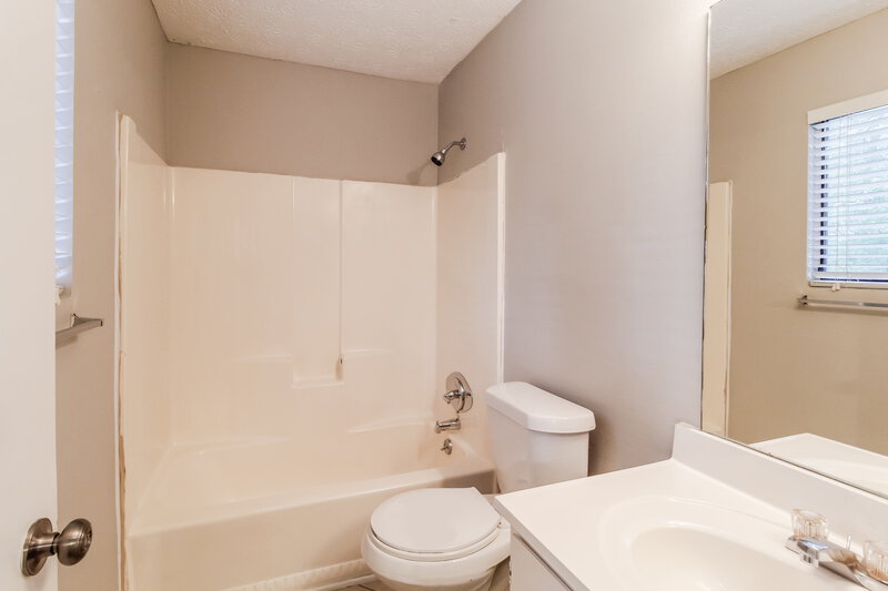 2,370/Mo, 5545 Rock Springs Road Lithonia, GA 30038 Bathroom View