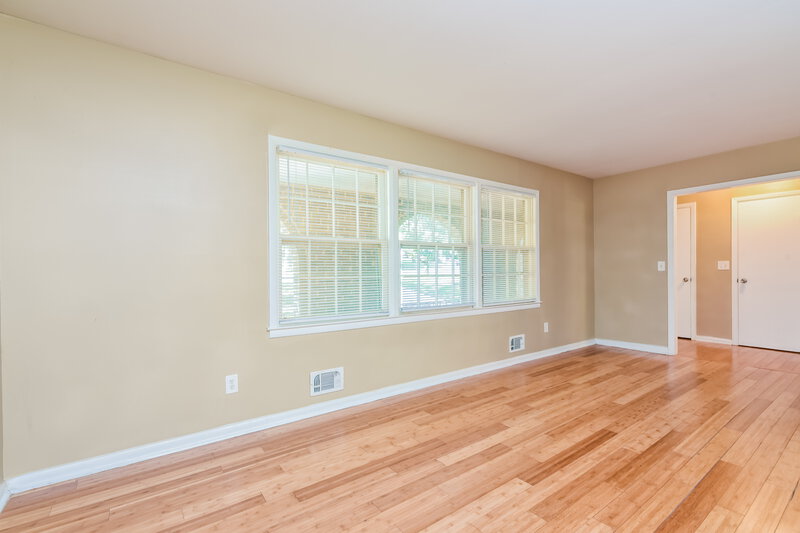 2,140/Mo, 3412 WARBLER Drive Decatur, GA 30034 Family Room View 2