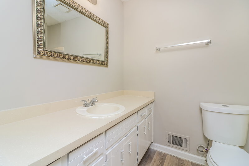 1,735/Mo, 1676 Grayson Parkway Grayson, GA 30017 Bathroom View