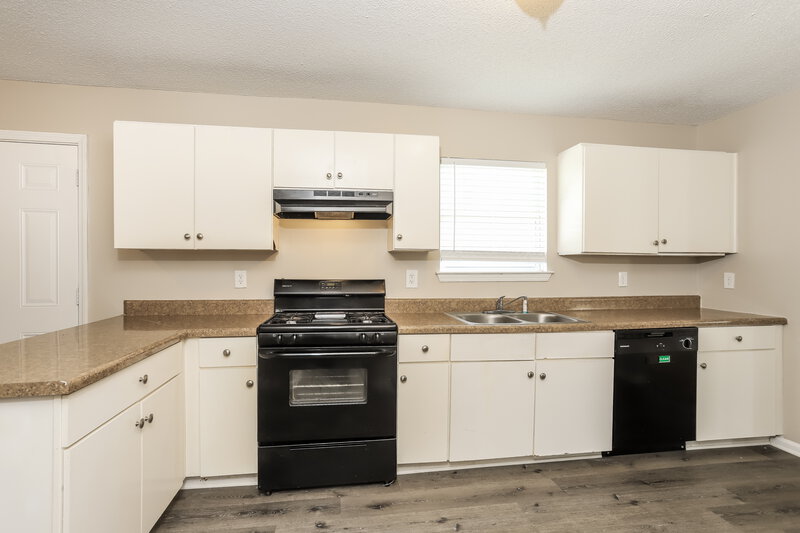 3,350/Mo, 4779 Snap Creek Lane Decatur, GA 30035 Kitchen View