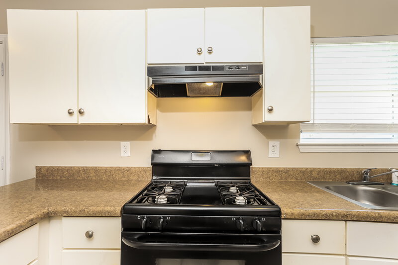 3,350/Mo, 4779 Snap Creek Lane Decatur, GA 30035 Kitchen View 2