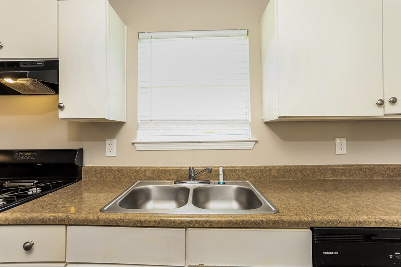 3,350/Mo, 4779 Snap Creek Lane Decatur, GA 30035 Kitchen View 3